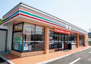 アゼリアシティ上尾参番館 コンビ二