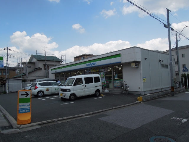 イーリス　浦和 ﾌｧﾐﾘｰﾏｰﾄ 浦和岸町店