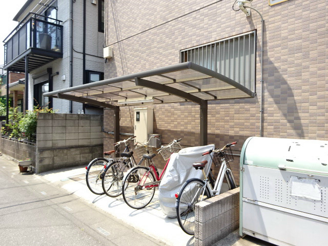 エクスバルケント 自転車置き場