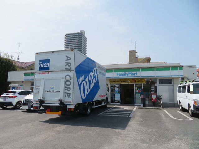 グレイスヴァンベール参番館 ファミリーマートさいたま辻８丁目店