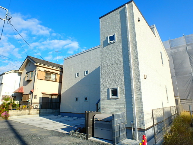 ラフューメ 鴻巣駅西口徒歩5分南向きシャーメゾン全室角部屋