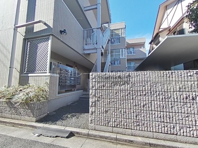 Ｔ’s　ｇａｒｄｅｎ蕨 エントランス