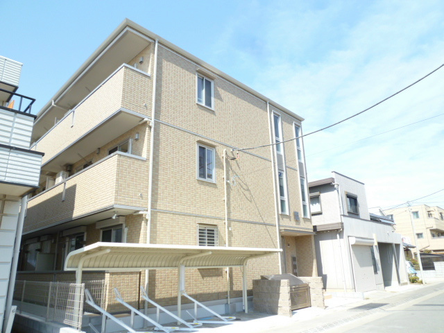 オートロック付き駅近物件です