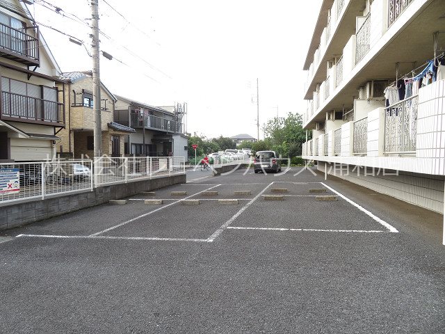 エースヒル八王子 敷地内駐車場2台目契約できます