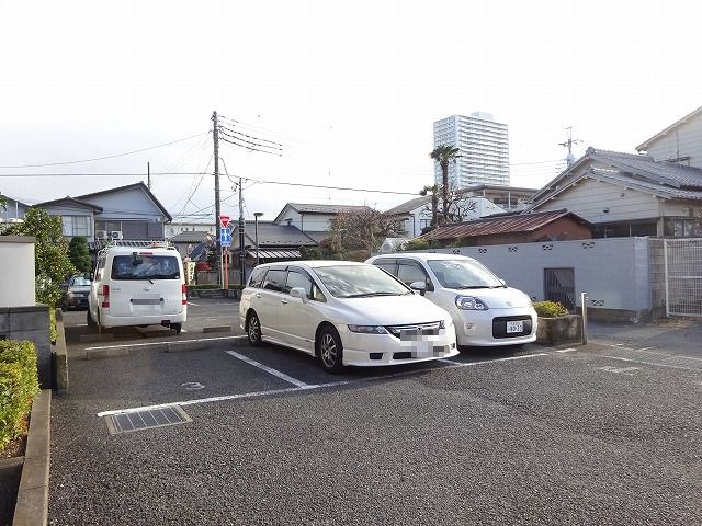 小川マンション 駐車場