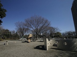 駅西口公園