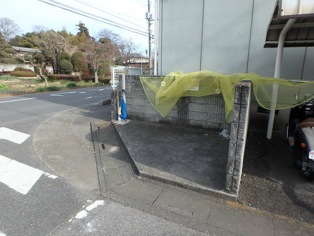 アークガーデン上尾 B 敷地内ゴミ捨て場有