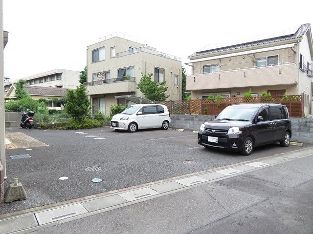 エスポワールA 駐車場