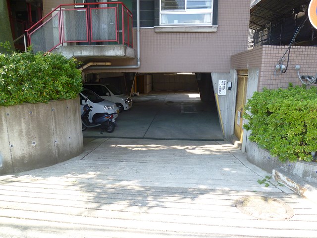 コープ愛宕 駐車場