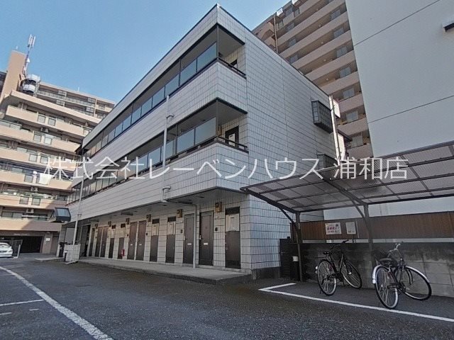 クリスタルアベニュー 外観
