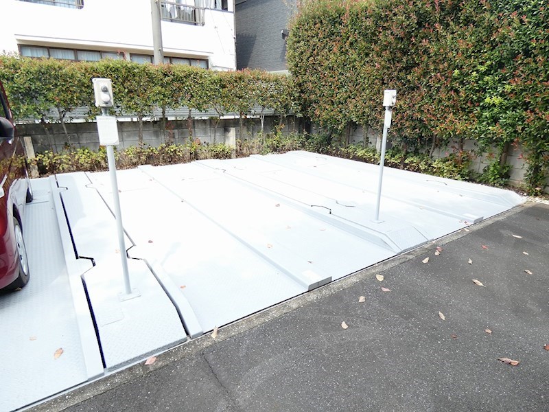 フォーサムハウス 駐車場