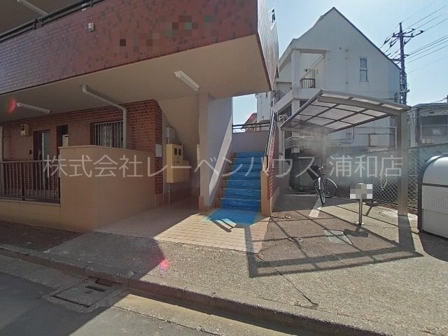 ドミール岸町 エントランス