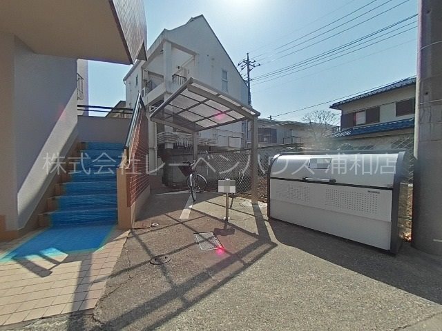 ドミール岸町 駐輪場