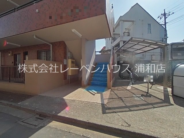 ドミール岸町 エントランス