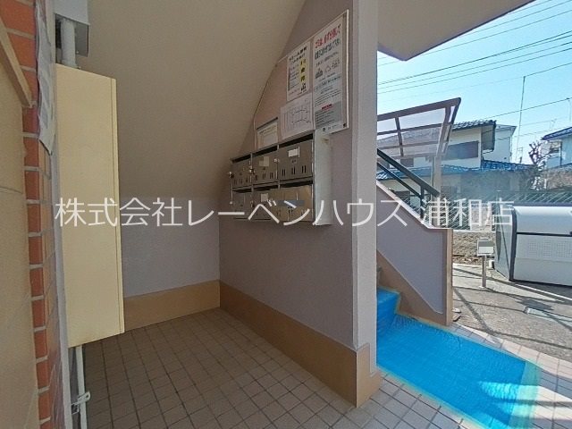 ドミール岸町 ロビー