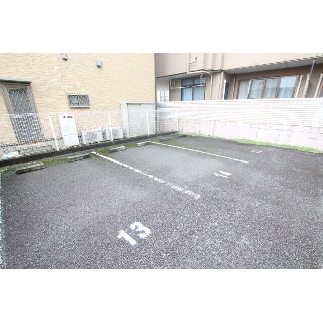 寿コーポ 駐車場