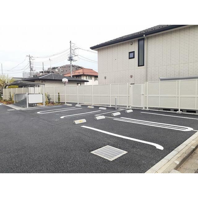 アヴェニール 駐車場