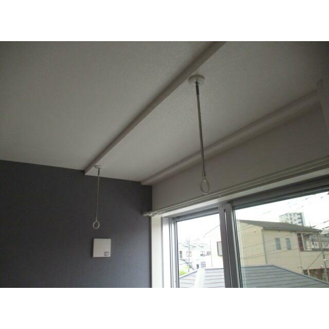 ウィングコート南浦和 ホスクリーン（室内用物干し）