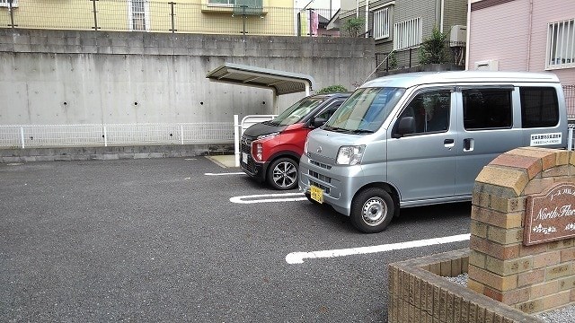 ノースフロレスタ 駐車場