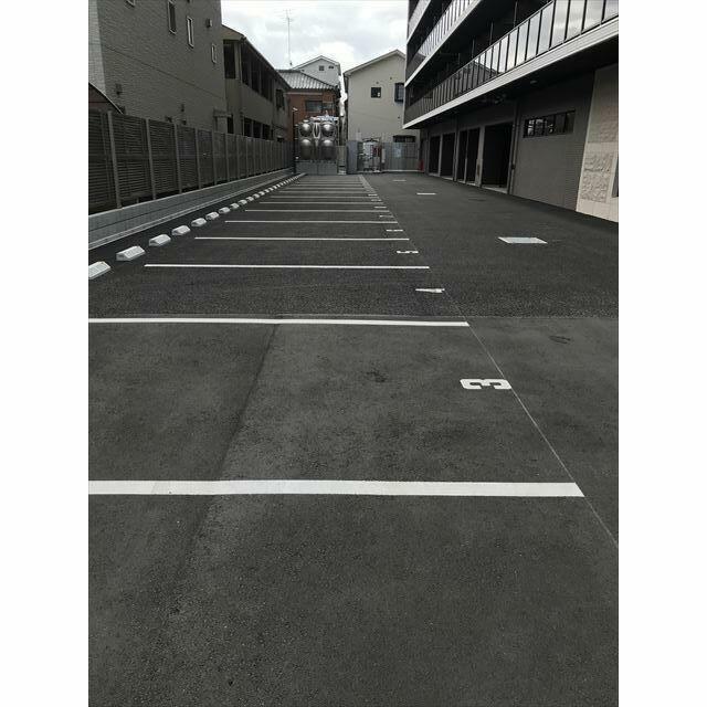 アルファコート蕨３ 駐車場