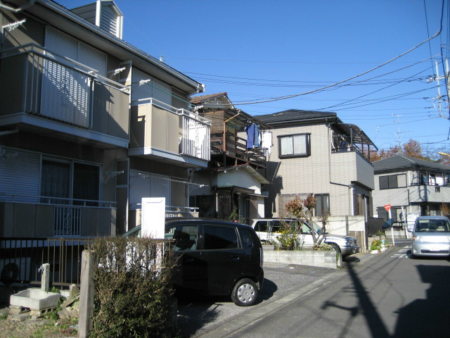 ドミールＹＫ 前面道路も広くて駐車しやすい。