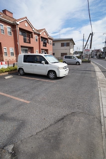 シャトーふじ参番館 駐車場