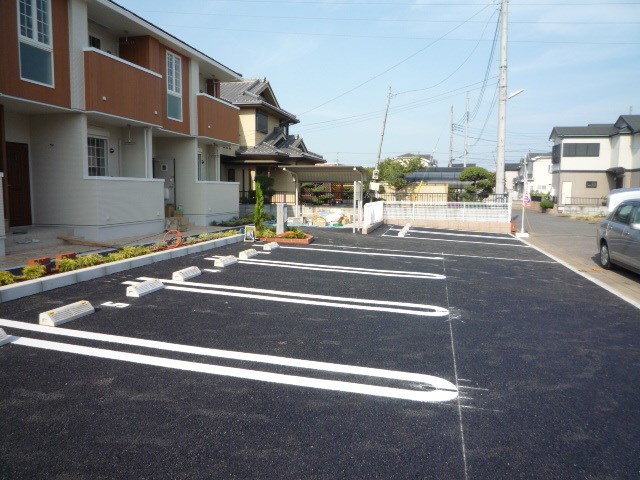シャテーヌ 駐車場