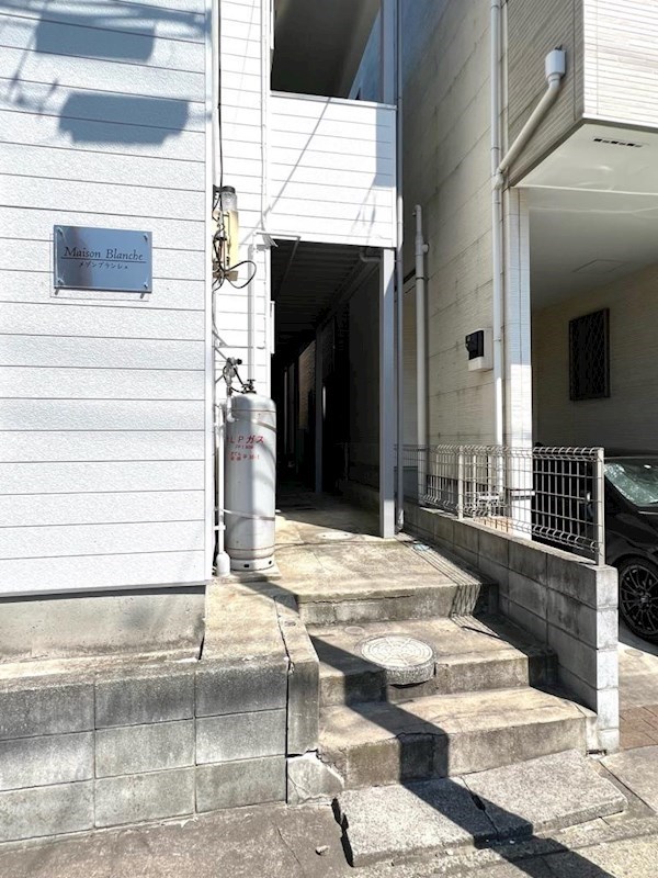 メゾンブランシュ 建物入口