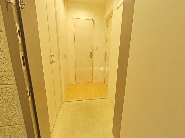 フローレス浦和 玄関