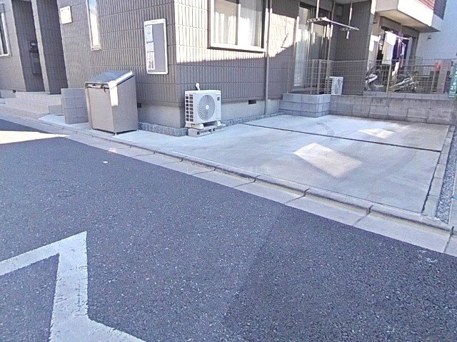 カーサ　フェリーチェ 駐車場1台募集中（15,400円／月）