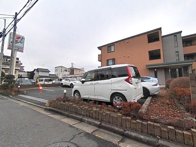 サンモール蕨 駐車場