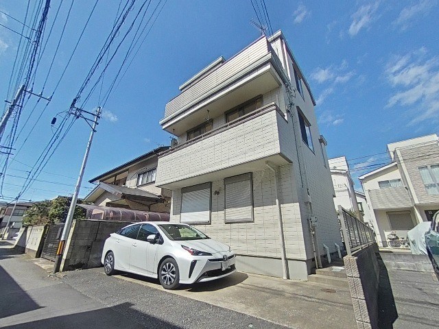 アヴェールＥ 駐車場