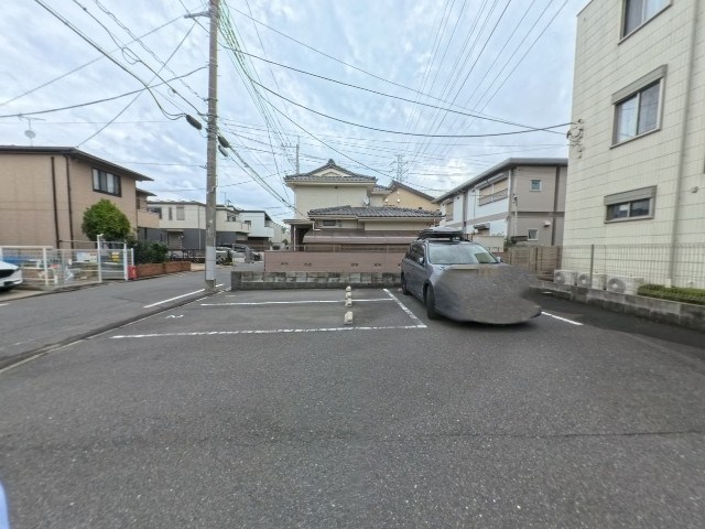 カトレアコート 駐車場