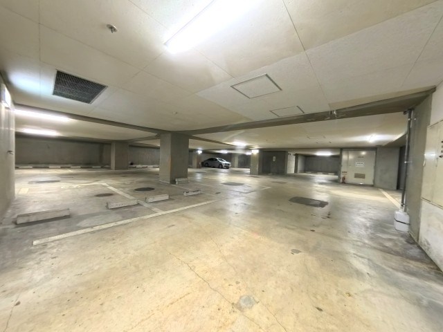 アヴェニール戸田 駐車場