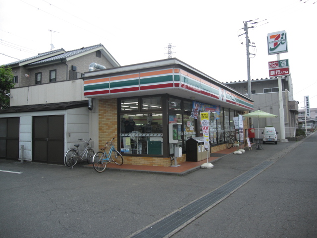 プレジオ大沢A コンビニ