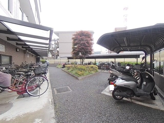 ライオンズマンション浦和県庁前 駐車場